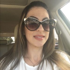 Meet your Posher, Romina